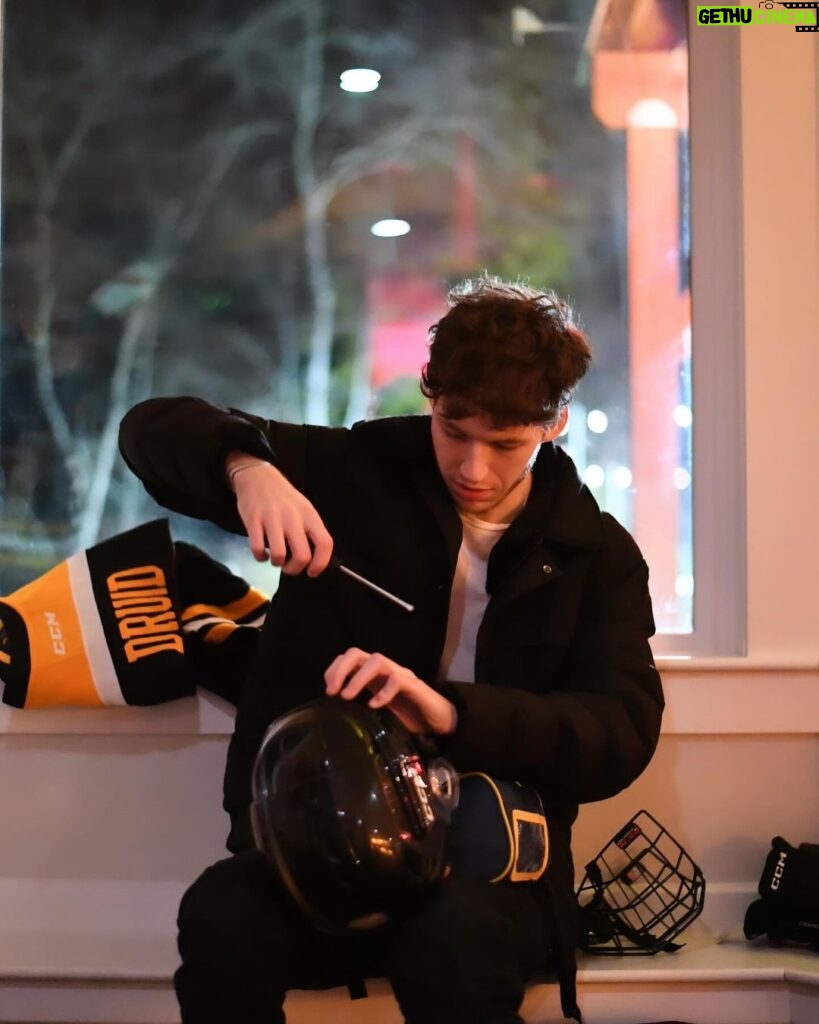 Devin Druid Instagram - Had such an awesome time at this year’s @ccmhockey #HockeyHouse 🥳 Met some amazing people, ate delicious food, and of course got some insane ice time. Huge thanks to all of my friends for making this possible and taking such good care of me! @ccmhockey @away @btrain_17 @sterlingbeaumon @sparxhockey
