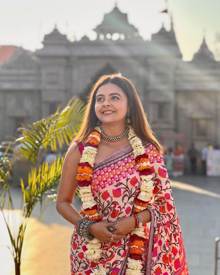 Devoleena Bhattacharjee Instagram - Har Har MAHADEV ✨🙏🏻✨ Varanasi - Kashi - Banaras