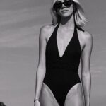 Devon Windsor Instagram - Officially a full piece girly