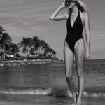 Devon Windsor Instagram - Officially a full piece girly