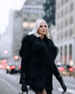 Devon Windsor Instagram - She’s got places to be and people to see… 🖤