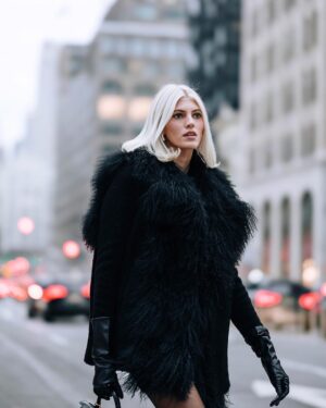Devon Windsor Instagram - She’s got places to be and people to see… 🖤