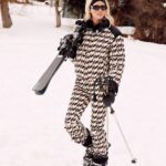 Devon Windsor Instagram - Ski Bunny 🐰⛷️ @revolve @fwrd #revolvewinter #fwrdwinter