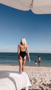Devon Windsor Instagram - 🖤🙏🏼🖤