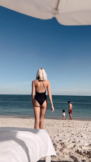 Devon Windsor Instagram - 🖤🙏🏼🖤