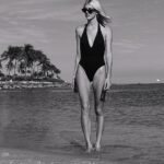 Devon Windsor Instagram - Officially a full piece girly