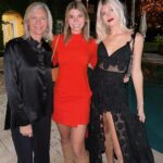 Devon Windsor Instagram - When the wine matches the lip and the nails 🍷💋