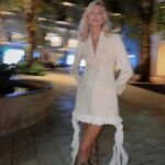 Devon Windsor Instagram – Winter whites 🤍