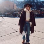 Devon Windsor Instagram - Shopping and fondue… apres ski life 🍷