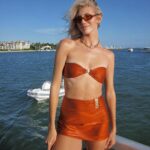 Devon Windsor Instagram – Bikinis and besties ❤️