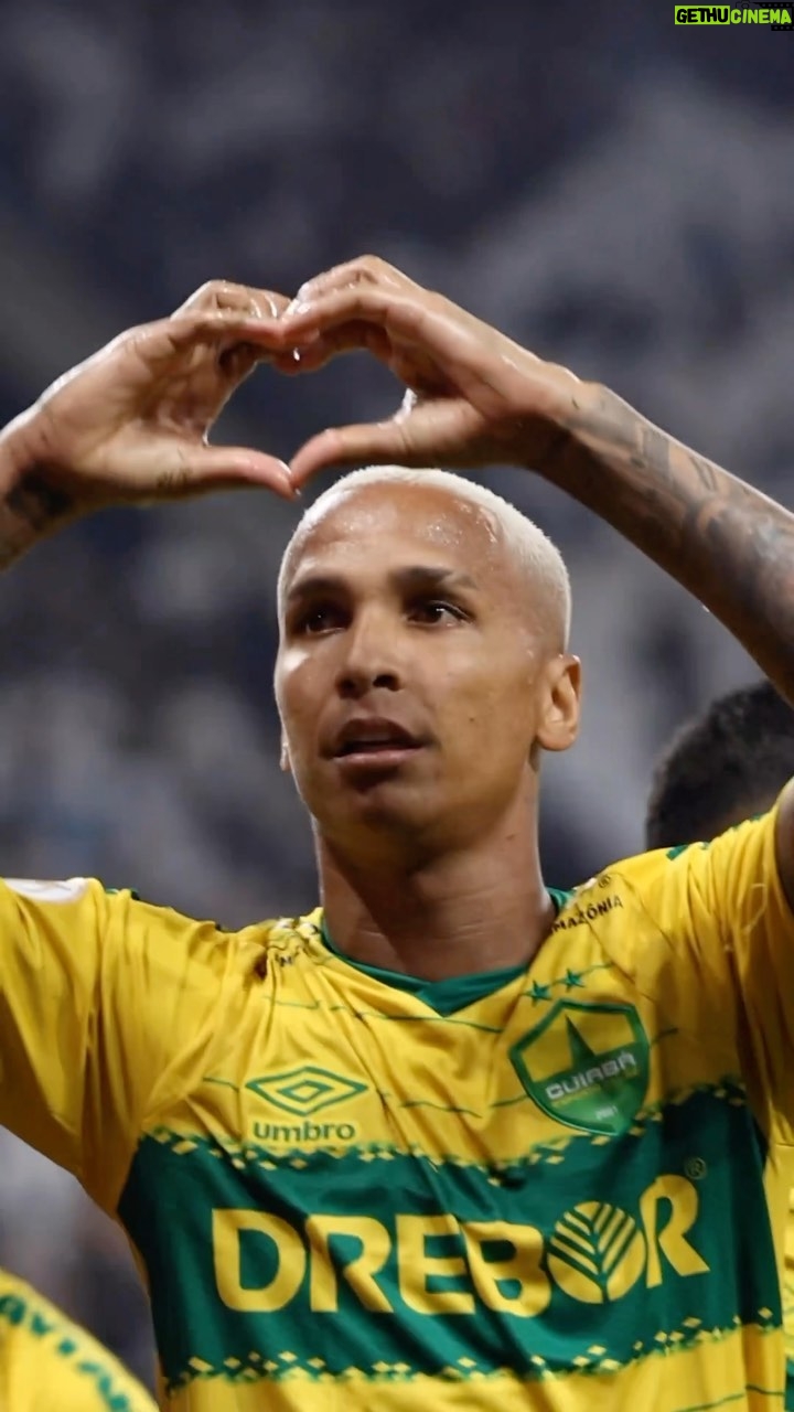 Deyverson - 410.3K Likes - Um passo de cada vez vale mais do que um salto mal executado. Seguimos no propósito, @cuiabaec! 🙏🏼🔰