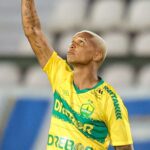Deyverson Instagram - Força, @vinijr! Estamos todos contigo! ✊🏿 Deyverson deixou uma mensagem de apoio a Vinícius Jr, que vem sofrendo ataques racistas nos últimos meses na Espanha. 📸 Gilson Junio/AGIF *Contém legenda alternativa Descrição com acessibilidade: vídeo de entrevista de Deyverson deixando mensagem de apoio para Vinícius Jr. #Premiere #BrasileiraoNoPremiere #BoraBoraBora