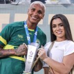 Deyverson Instagram - Somos CAMPEÕES! 🔰 Feliz demais em conquistar meu primeiro título com a camisa do @cuiabaec. Trabalhamos muito durante todo o campeonato e fizemos por merecer essa conquista. Parabéns a todos pela dedicação e companheirismo em busca da taça! Hoje é só agradecer a Deus e comemorar!! 🙏🏼 🏆 📸 @gilgomesfoto @c2sportss