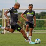 Deyverson Instagram - 😉✌🏽⚽️