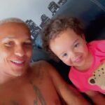 Deyverson Instagram - Morrendo de saudade ❤️ Papai te ama ❤️ @alicenbrum 😍 #pai #filha #bomdia #futebol #jogador #teamo #deyverson