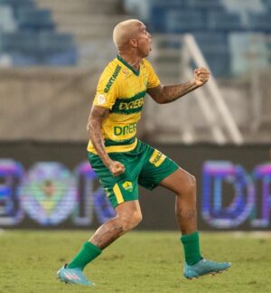 Deyverson Instagram - Apesar do resultado, seguimos com garra! Parabéns à torcida pelo apoio incansável. Continuamos determinados para os próximos desafios! Seguimos, @cuiabaec! 🔰💪