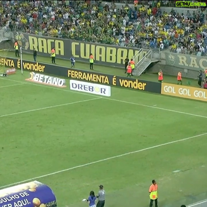 Deyverson - 162.9K Likes - Deus é fiel! 🙏🏼🔰
Feliz demais por marcar mais um gol vestindo a camisa do @cuiabaec! Seguimos juntos batalhando por mais. Pra cima! 😉
📸 @gilgomesfoto @c2sportss