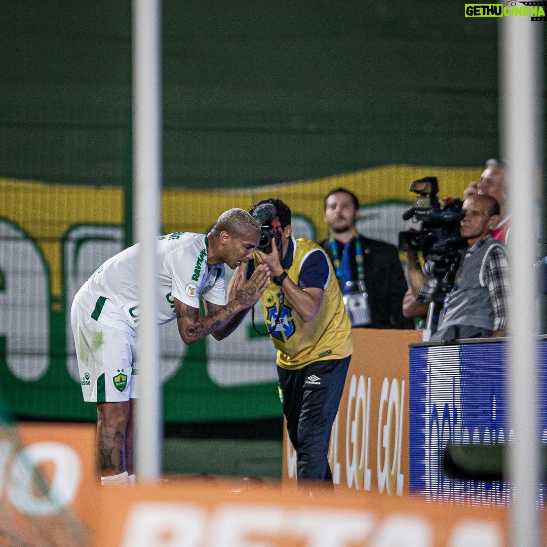 Deyverson Instagram - Confie nos planos e no propósito de Deus! 🙌🏼 Feliz com o gol e em ajudar a equipe a conquistar os 3 pontos fora de casa. Chegamos ao terceiro jogo invictos e vamos por mais. Monique, esse gol foi para você. Obrigado por tudo, estrelinha! 🙏🏼⭐