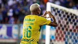 Deyverson Instagram - Eu não, Deus! 🙏🏼☝🏼
Feliz demais em voltar a a balançar as redes e ajudar a equipe a conquistar a nossa segunda vitória na competição. Parabenizar o trabalho de todo o grupo que buscou o resultado contra uma grande equipe fora de casa. Amor, filhas, esse gol foi para vocês! 😉