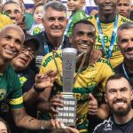 Deyverson Instagram - Somos CAMPEÕES! 🔰 Feliz demais em conquistar meu primeiro título com a camisa do @cuiabaec. Trabalhamos muito durante todo o campeonato e fizemos por merecer essa conquista. Parabéns a todos pela dedicação e companheirismo em busca da taça! Hoje é só agradecer a Deus e comemorar!! 🙏🏼 🏆 📸 @gilgomesfoto @c2sportss