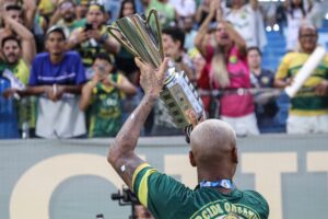 Deyverson Instagram - Somos CAMPEÕES! 🔰
Feliz demais em conquistar meu primeiro título com a camisa do @cuiabaec. Trabalhamos muito durante todo o campeonato e fizemos por merecer essa conquista. Parabéns a todos pela dedicação e companheirismo em busca da taça! Hoje é só agradecer a Deus e comemorar!! 🙏🏼 🏆

📸 @gilgomesfoto @c2sportss