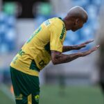 Deyverson Instagram - Estamos na final! 🙏🏼🔰 Quando trabalhamos com humildade, dedicação e pés no chão, as coisas acontecem. Parabenizar o grupo pela grande campanha para chegar a final do Mato-grossense. Feliz demais em marca mais um gol no ano e com outra grande vitória. Agora vamos em busca do título, @cuiabaec! 💪🏼😉