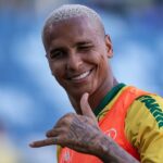 Deyverson Instagram - Estamos na final! 🙏🏼🔰 Quando trabalhamos com humildade, dedicação e pés no chão, as coisas acontecem. Parabenizar o grupo pela grande campanha para chegar a final do Mato-grossense. Feliz demais em marca mais um gol no ano e com outra grande vitória. Agora vamos em busca do título, @cuiabaec! 💪🏼😉