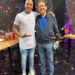 Deyverson Instagram - Que honra participar do Churrascão do Faustão! 🙏🏽 @faustaonaband Gratidão pelo convite desse grande apresentador! Foi mais um dia incrível ao lado de grandes pessoas, da minha esposa @kariina.mv, dos artistas @irodolffo e @israel_ier e do craque @marinhooficial! Fiquem ligadinhos dia 16/12, às 20h30, na @bandtv! 😉