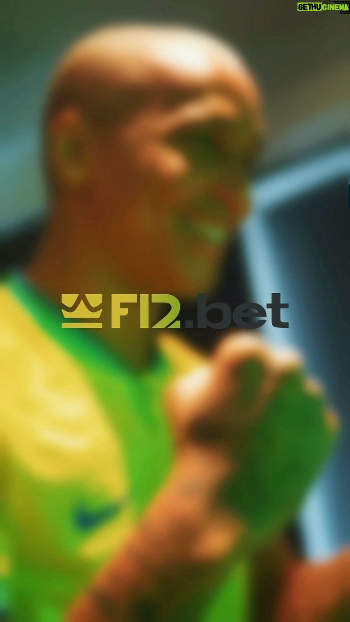 Deyverson Instagram - Como brasileiro raiz já está tudo pronto pra curtir mais um jogo da copa, e pra me acompanhar nessa é claro que não poderia faltar a @F12.Bet, pra apostar no meu palpite. Na F12.Bet você garante saque no PIX a partir de R$10 sem burocracia, além de ser super seguro e confiável. Corre para o site da F12.Bet! #F12 #EuSeiQueDá #NaRaçaDá
