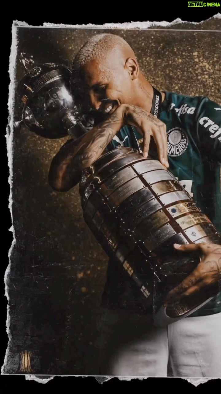 Deyverson - 92.5K Likes - Um ano de um dos momentos mais marcantes da minha carreira! 🏆Muito feliz em fazer parte da história do @palmeiras, com esse gol na final da Libertadores. Grato a Deus por ter me abençoado e me escolhido para esse momento. Esse gol, esse título e essa história nunca serão esquecidos 😉💚