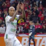 Deyverson Instagram - Um cara que considero como pai encerrou a carreira nesta semana. Felipão, quero te agradecer por tudo que fez por mim e também pelo futebol brasileiro. Um dos técnicos mais vitoriosos que já tivemos por aqui e que trouxe nosso penta, além de muitos títulos pelo Palmeiras. Muito obrigado por sempre confiar e acreditar em mim, professor. Serei sempre grato por cada conversa que tivemos, palavras de incentivo e ensinamentos que me passou e me fez crescer como homem e jogador. Fomos campeões juntos e vivemos ótimos momentos como companheiros e adversários. Parabéns pela carreira que construiu, de muitos títulos e glórias. Pra mim, foi uma honra ter sido seu jogador. Desejo toda a sorte e sucesso do mundo na sequência 🙏🏼