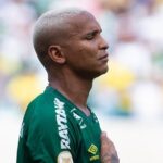 Deyverson Instagram - Obrigado meu Deus 🙏🏼 Alcançamos o nosso objetivo de permanecer na Série A do Campeonato Brasileiro. Parabéns a todo o grupo que lutou, se entregou dentro de campo e não desistiu em nenhum momento daquilo que queríamos. Feliz demais em ver que o nosso trabalho foi recompensado. Grato a Deus por tudo 🙌🏼🔰 @cuiabaec 📸 @gilgomesfoto @c2sportss