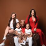 Deyverson Instagram - A Família DK gostaria de desejar um Feliz Natal a todos! Que no dia de hoje, Deus possa abençoar a família de vocês. Que o espírito natalino aqueça não somente nossas casas, mas nossos corações. Que Jesus renasça e ganhe vida em nossos lares. Feliz Natal! 🎄🙏🏼