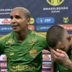 Deyverson Instagram - Está ficando cada vez mais difícil jogar futebol. Vou para dentro de campo sempre com determinação para vencer e dar o meu melhor em cada partida. Mas também entro para jogar um futebol alegre, fazendo o que amo. Porque o futebol é isso: alegria, diversão e irreverência. Da minha parte nem vai faltar respeito com os jogadores e clubes adversários. E isso é o que eu peço também. Respeito! Essa camisa aqui também merece ser respeitada por qualquer adversário que seja. Seguimos, @cuiabaec 💪🏽🙏🏽