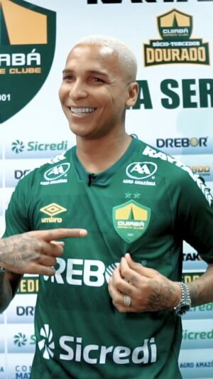 Deyverson Instagram - A piscadinha da inveja agora está em Cuiabá! 😉Vamos juntos, Dourado! 💪🏼🔰 

🎥 @toko.ph
📸 @gilgomesfoto
