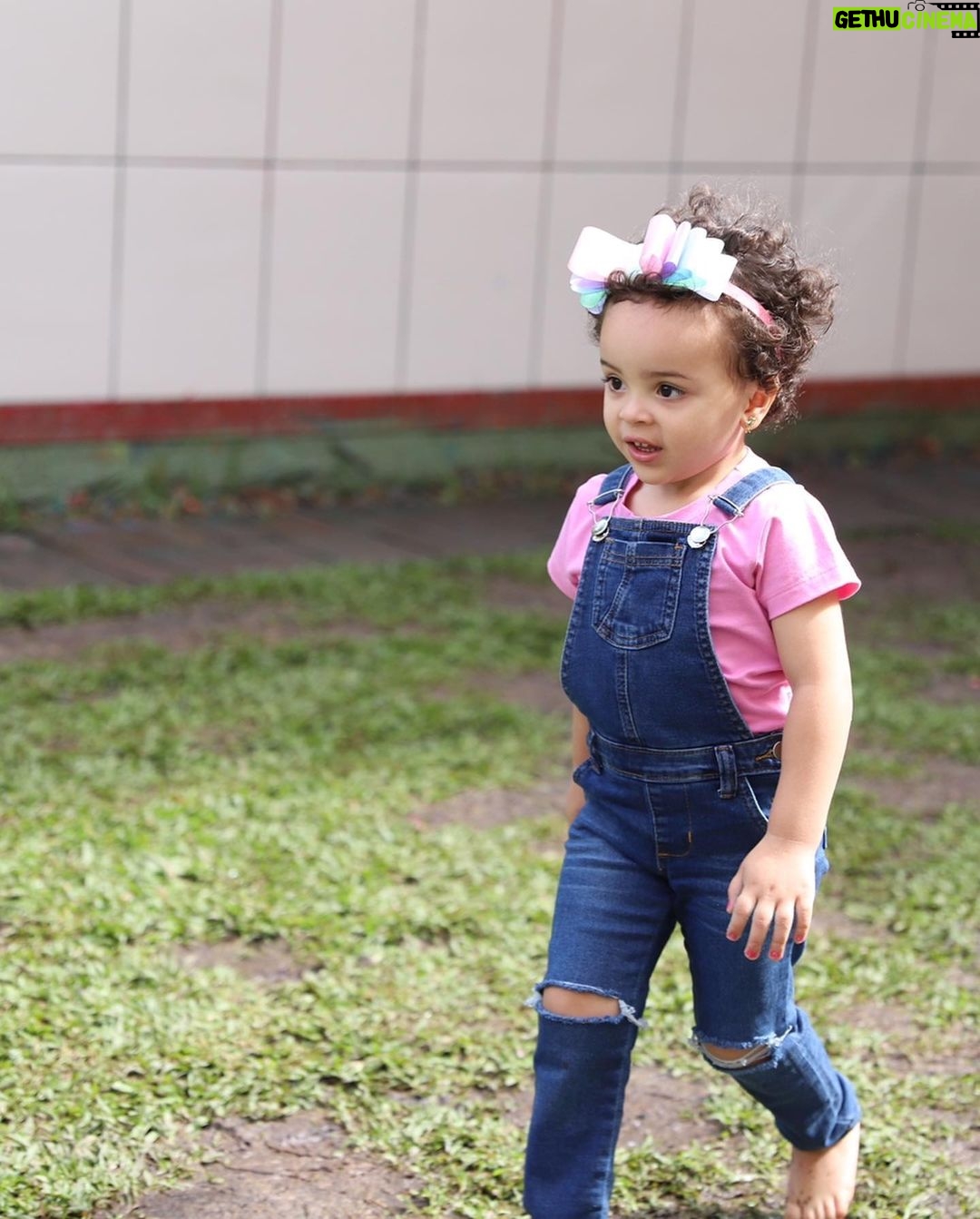 Deyverson Instagram - Hoje é dia de comemorar o aniversário da minha filha @alicenbrum .Só desejo muitas felicidades, saúde e que papai do céu te abençoe cada dia mais. Você é um presente na minha vida, filha. Estarei sempre aqui pro que precisar. Papai te ama! ❤️