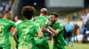 Deyverson Instagram - Que seja o primeiro de muitos gols com essa camisa 🙏🏼🔰
O resultado não foi o esperado, mas seguimos focados em nosso objetivo. Vamos manter o foco e a concentração, e trabalhar mais forte ainda para chegar aonde queremos. Vamos pra cima 💪🏼