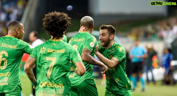 Deyverson - 85.8K Likes - Que seja o primeiro de muitos gols com essa camisa 🙏🏼🔰
O resultado não foi o esperado, mas seguimos focados em nosso objetivo. Vamos manter o foco e a concentração, e trabalhar mais forte ainda para chegar aonde queremos. Vamos pra cima 💪🏼
