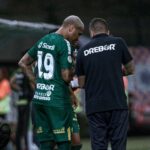 Deyverson Instagram - Estou muito feliz por ter estreado com a camisa do @cuiabaec 🙏🏼🔰 Essa vitória foi muito importante para seguirmos em busca dos nossos objetivos no campeonato. Parabéns a todo o grupo que se entregou até o fim. Pra cima, Dourado! 🙌🏼👊🏼 📸 @gilgomesfoto @c2sportss #Dourado #Cuiaba