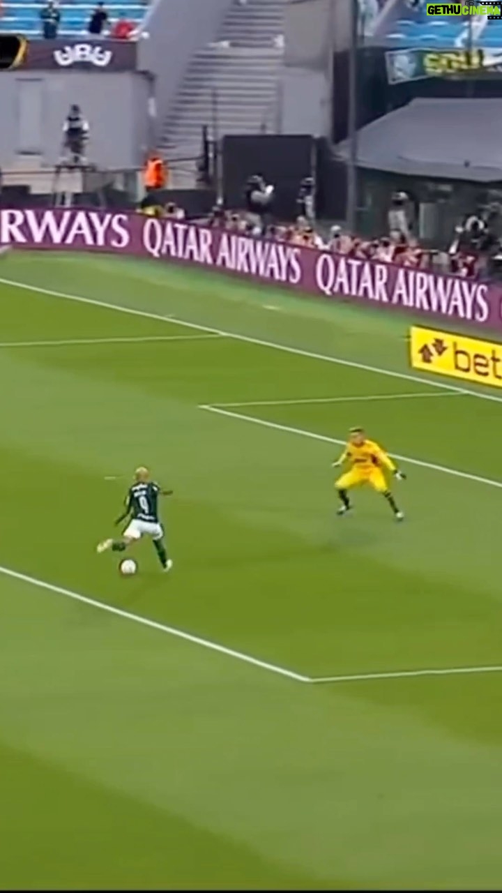 Deyverson - 265.2K Likes - Marcado na história! 27/11/2021
⚽️🙌🏼🏆
