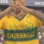 Deyverson Instagram – Feliz com o resultado e por mais um gol com a camisa do Dourado. Só tenho a agradecer a Deus, minha esposa e minhas filhas por me incentivarem e sempre serem a minha base em cada conquista! 🙌🏽