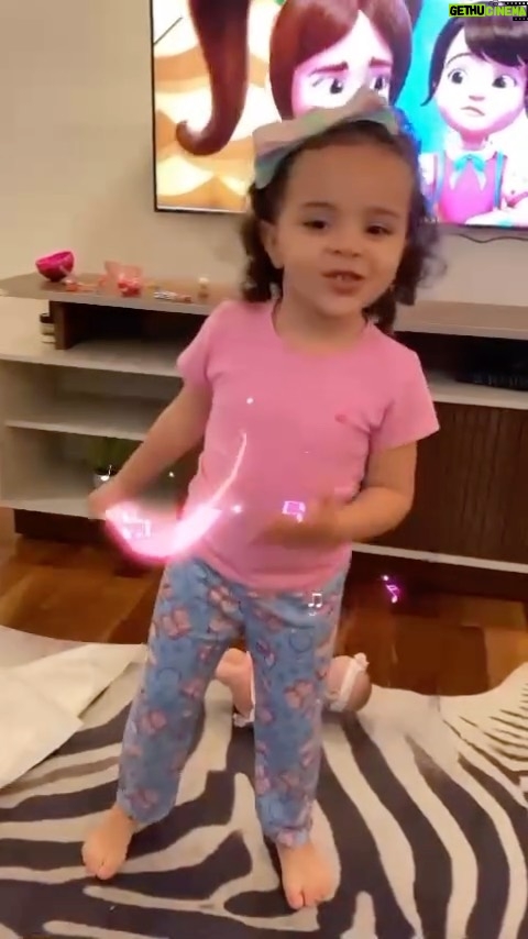 Deyverson Instagram - Papai ama muito ❤️! Minha dançarina 😍