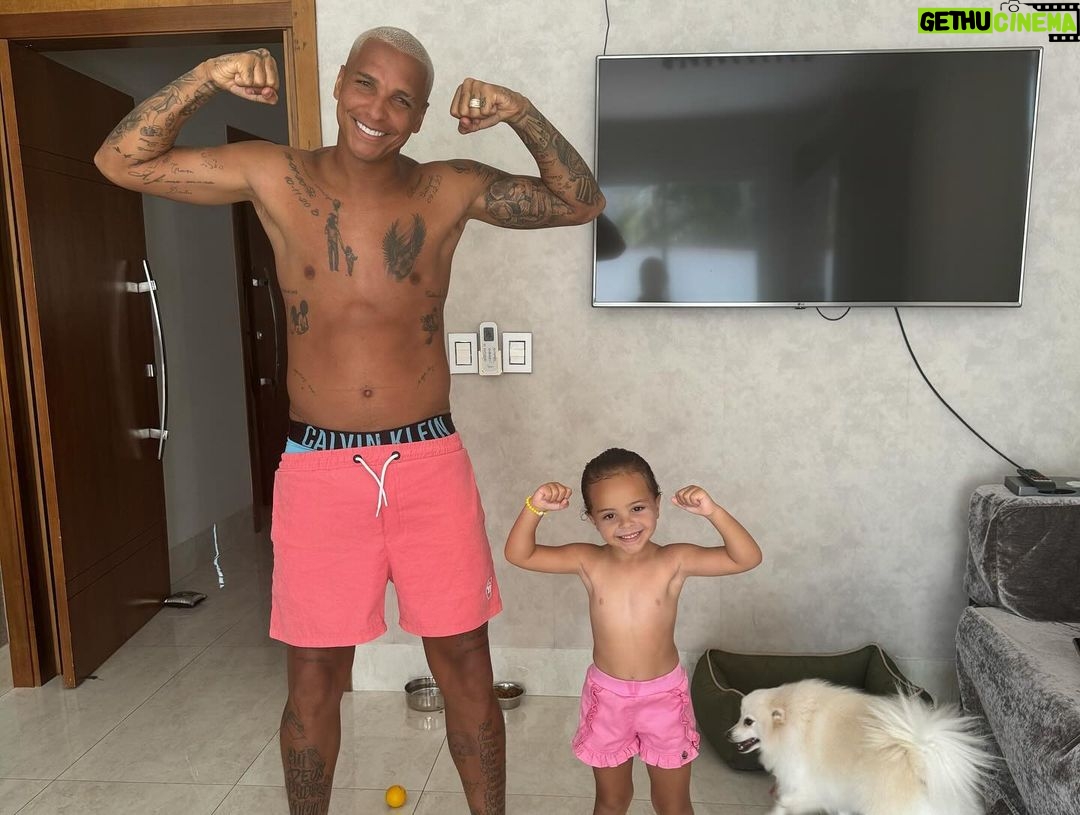 Deyverson Instagram - “Se, porém, não agrada a vocês servir ao Senhor, escolham hoje a quem irão servir, se aos deuses que os seus antepassados serviram além do Eufrates, ou aos deuses dos amorreus, em cuja terra vocês estão vivendo. Mas eu e a minha família serviremos ao Senhor.” (Josué 24:15)