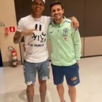 Deyverson Instagram - Quero muito agradecer a recepção que tive no hotel da Seleção. Meu amigo @raphaelveigaa como sempre foi sensacional e me recebeu muito bem. 🙏🏼 Reencontrar em Cuiabá o meu ídolo @neymarjr foi especial demais também. Eu sempre defendi esse cara em todas as entrevistas pois acredito muito no caráter e profissionalismo dele. Você é uma inspiração pra todos nós! Que a Seleção faça um excelente jogo amanhã e conquiste a vitória. Estarei na torcida 😉🇧🇷 #Brasil #selecao