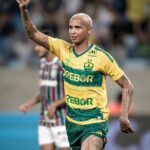 Deyverson Instagram - Uma alegria imensa em contribuir com mais uma assistência para a equipe! Hoje, demos tudo de nós em campo e, graças a Deus, colhemos os frutos. O trabalho continua, @cuiabaec! 🔰