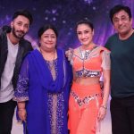 Dhanashree Verma Instagram - First time got the opportunity to get my family together ♥️ On that note we decided to do a super comedy act with my brother to make sure my parents have a great time and also for you guys to have a laughing session this weekend💪🏻🔥 It’s been a rollercoaster journey with scores which has put us in a tight situation today. 🥲 Aaj aur kal mujhe aap sabka saath chahiye to go ahead in the competition. It’s only possible if we come together and VOTE TONIGHT FOR ME 🧿♥️