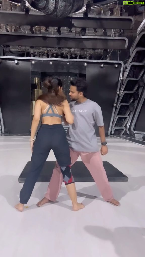 Dhanashree Verma Instagram - A warrior has discipline, strength and stays true to their commitments 💪🏻🔥🚀 #warriorspirit since day 1 Need all your support for the coming weekend. It’s only your love that will keep me going to the finale 🫡 #dhanashreeverma #jhalakdikhlajaa