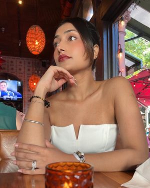 Dhanashree Verma Instagram - Living the Miami life 🌊🌮🤍

Swimwear: @adderyfashionhouse