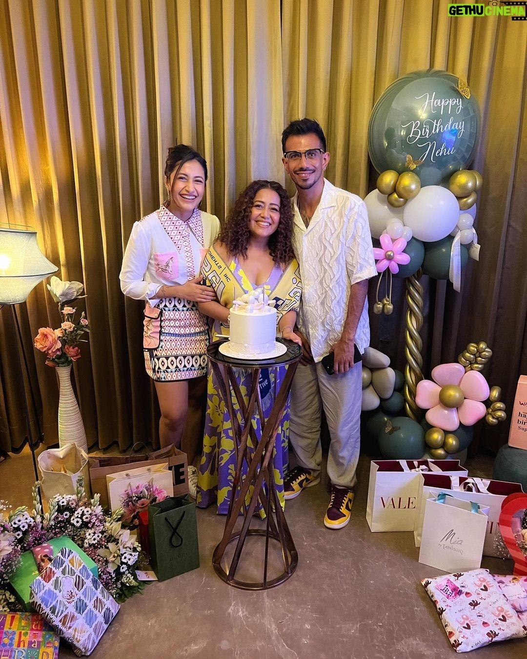 Dhanashree Verma Instagram - A celebration worth 1000 memories 💕 Happiest birthday my @nehakakkar You’re the most amazing person who makes sure to spread love & best vibes to all your people and of course the most talented & a gem of an artist that we are super proud to have ♥️🧿 Your songs and your vibe will always be special and marked as the best era of all times & To many more 💯💕