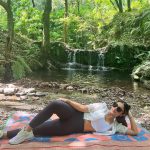 Dhanashree Verma Instagram – It’s about time 🤣 Who did it better ?
@rajasthanroyals 🤣🤣 @yuzi_chahal23 @astha_1806 Mussoorie
